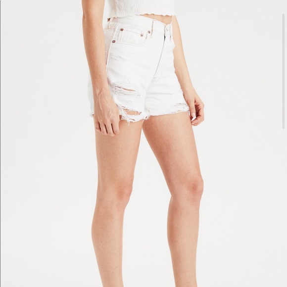 NWT! American Eagle White 90’s Boyfriend Shorts! - Picture 3 of 10